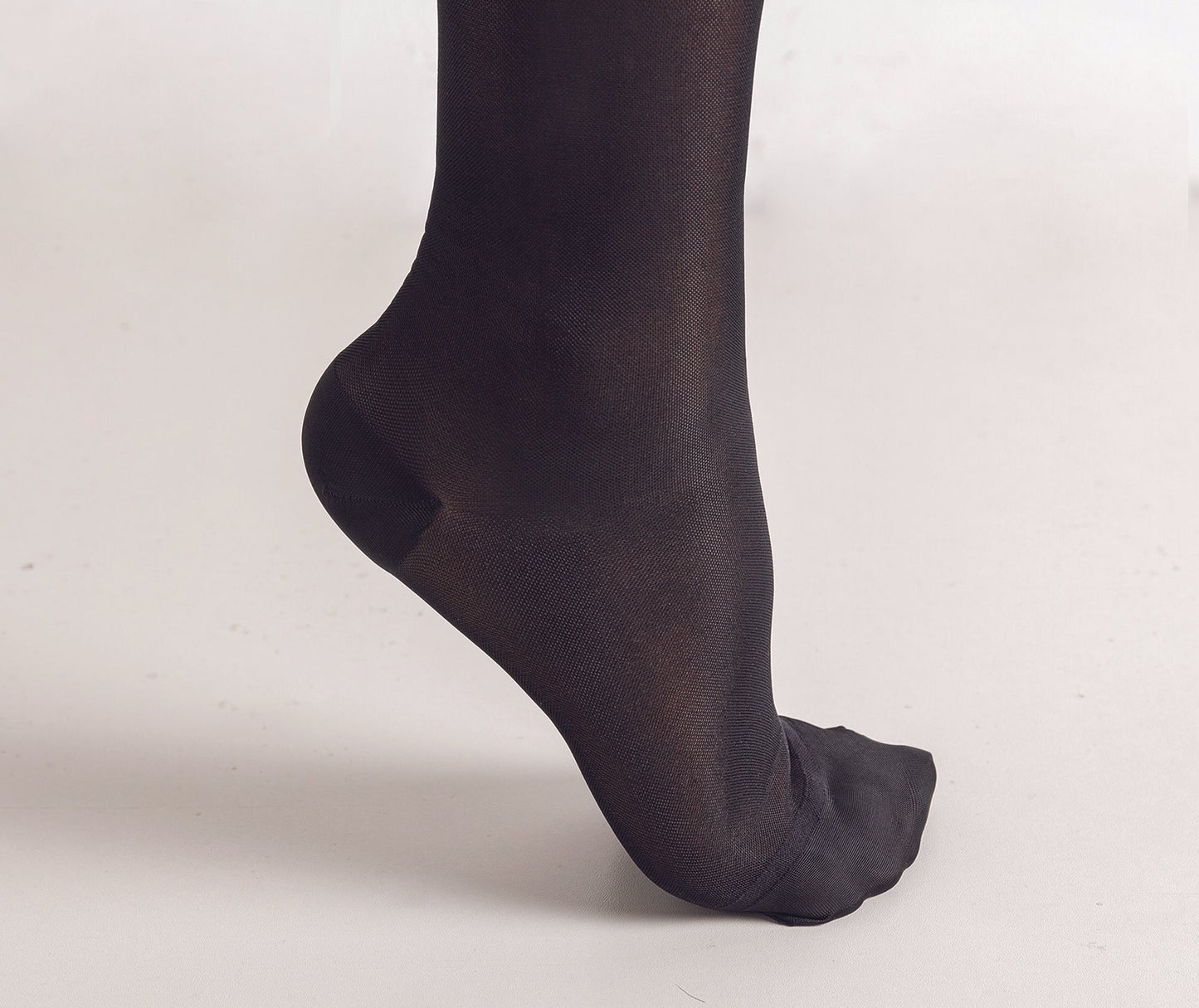 Women's Compression Knee Socks 20-30 mm Hg, Black Foot Highlight Photo