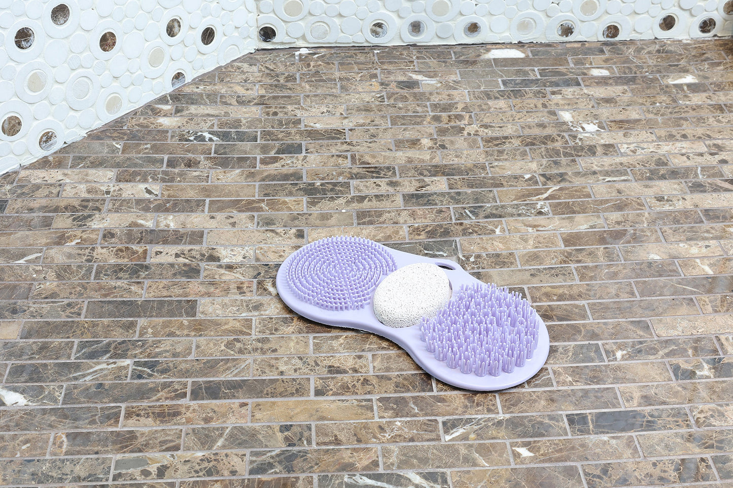 2-in-1 Foot Scrubber Mat Application Photo